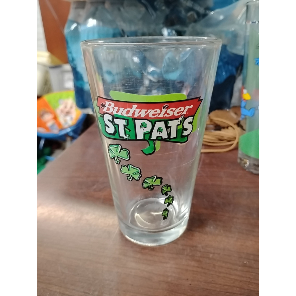 Budweiser St. Pats 16 Oz. Beer Pint Glass St. Patrick's Day Shamrocks Libbey